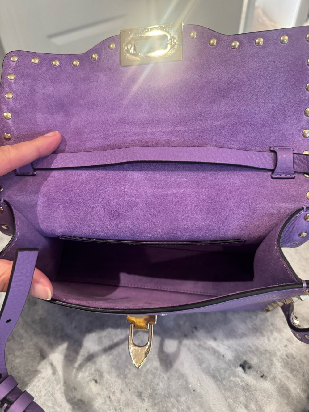 Valentino Garavani Lavender Rockstud Leather Crossbody with Gold Hardware - Picture 7 of 8